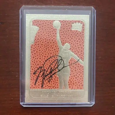 1997 Fleer Basketball Card. Michael Jordan 23 KT Gold Card - Serial Number #6116