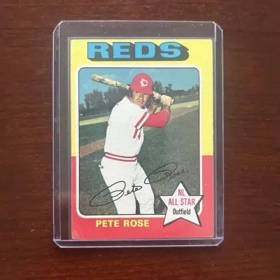 1975 Topps Baseball Card. Pete Rose - Cincinnati Reds. Card #320