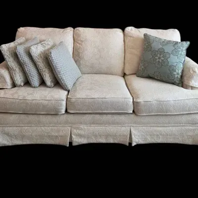 Broyhill Sleeper Sofa With Decorative Pillows 2 Of 2