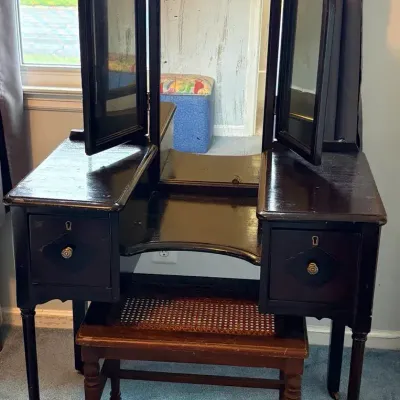 Vintage Vanity W/Tri-Fold Mirror & Bench