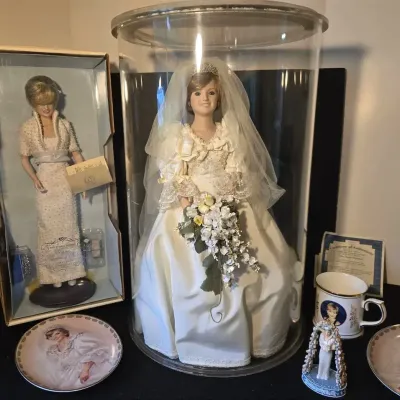 Princess Diana Danbury Mint Doll, Decor, & Memorabilia 