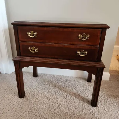 Vintage Lane Mahogany Veneer End Table
