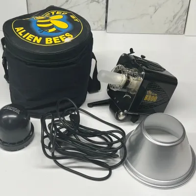 Alien Bees B800 320 WS Flash Unit With Power Cable And Soft Case