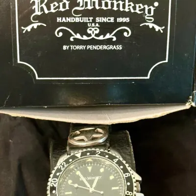 
Red Monkey Los Angeles Wrist Watch W Box And Leather Band (as Is) Runs