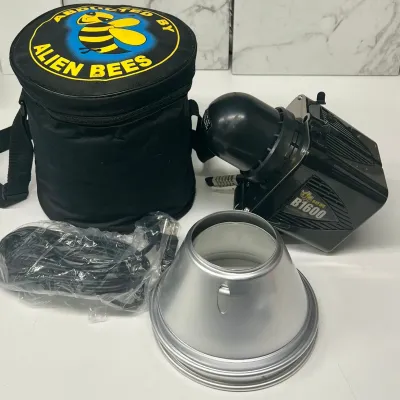 Alien Bees B1600 640 WS Flash Unit With Power Cable And Soft Case