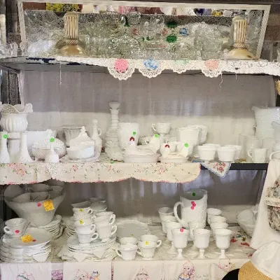 Sale Photo Thumbnail #5: Westmoreland, Imperial milkglass Collections