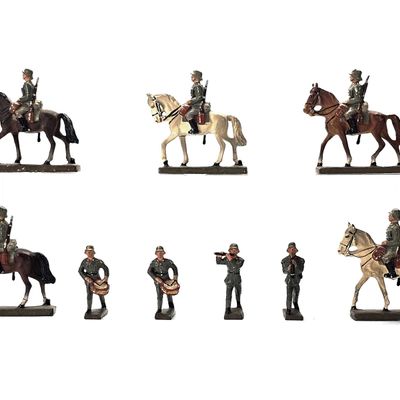 Sale Photo Thumbnail #286: (15) Lineol Wehrmacht Cavalry & Band Figures