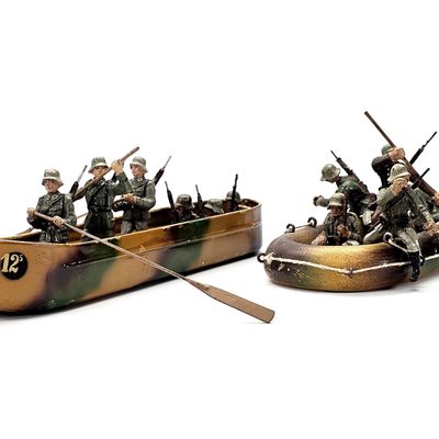 Sale Photo Thumbnail #128: (13) Lineol WWII German Military Soldiers w/Pontoon Boat & Raft