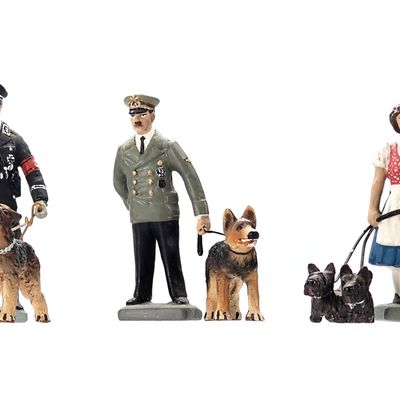 Sale Photo Thumbnail #74: (6) Lineol/RK WWII Adolf Hitler/Eva Braun/SS Soldiers with Dogs