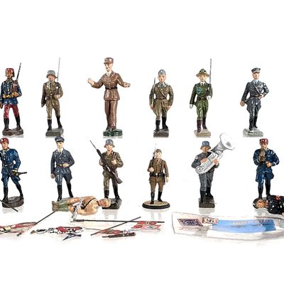Sale Photo Thumbnail #325: (15) Elastolin/Lineol WWII Soldiers w/Flags & More