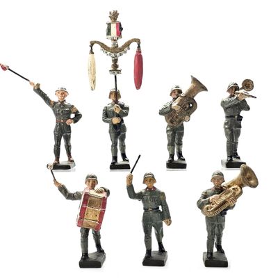 Sale Photo Thumbnail #165: (7) Lineol Italian Military Band Figures