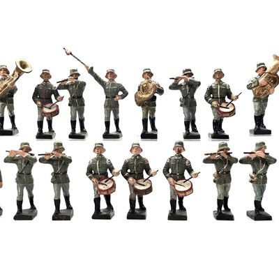 Sale Photo Thumbnail #187: (17) Lineol German Military Marching Band Figures