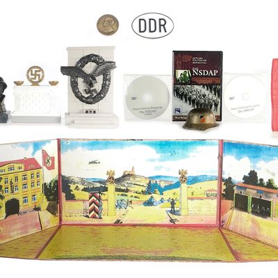 Sale Photo Thumbnail #308: Kibri/Lehmann German Military Diorama Elements & Historical Ephemera