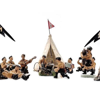 Sale Photo Thumbnail #99: (15) Elastolin/Lineol WWII Hitler Youth Camping Scene