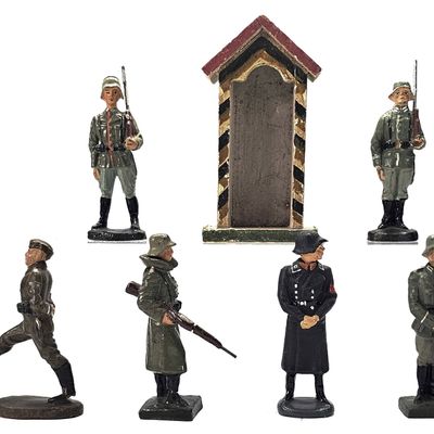 Sale Photo Thumbnail #262: (6) Lineol/Elastolin German Border Sentry & Parade Troops