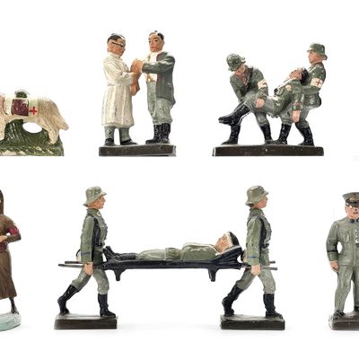 Sale Photo Thumbnail #148: (8) Lineol/Elastolin German Red Cross Casualty Evacuation Set