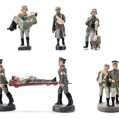 Sale Photo Thumbnail #149: (7) Elastolin/Lineol German Medical Casualty Evacuation Set