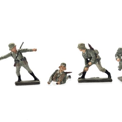 Sale Photo Thumbnail #200: (4) Lineol German Wehrmacht Grenadier Assault Figures