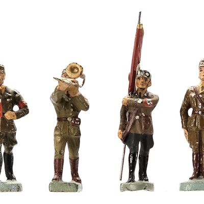 Sale Photo Thumbnail #42: (4) Elastolin/Lineol SA Brownshirt German Soldiers Band with Flag