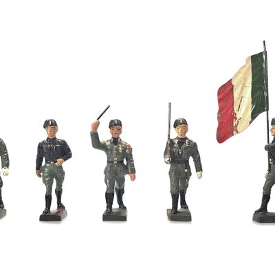 Sale Photo Thumbnail #254: (5) Lineol Italian Royal Army Command Staff & Color Guard