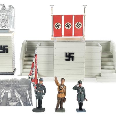 Sale Photo Thumbnail #304: Lineol/Elastolin Political Rally Tribune & Party Figures