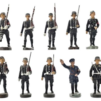 Sale Photo Thumbnail #67: (10) Elastolin WWII German Marching Soldiers