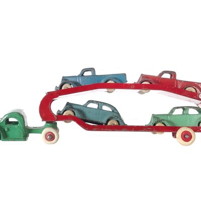 Sale Photo Thumbnail #549: Arcade Cast Iron Car Hauler Set