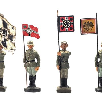 Sale Photo Thumbnail #263: (4) Lineol/Elastolin Wehrmacht Infantry Color Guard