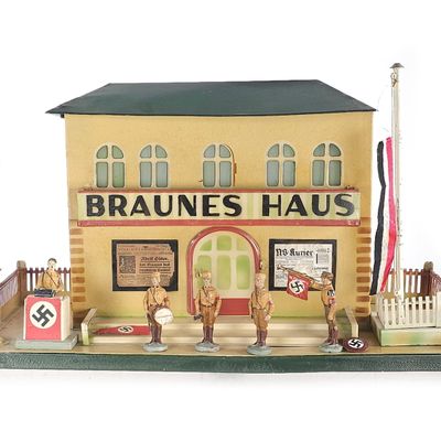Sale Photo Thumbnail #305: Kibri Braunes Haus Diorama Headquarters & SA Personnel