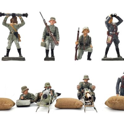 Sale Photo Thumbnail #142: (8) Lineol/Elastolin German Heavy Machine Gun and Artillery Crew Set