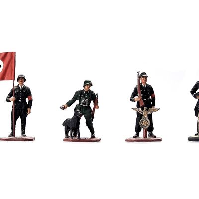 Sale Photo Thumbnail #71: (4) Lead WWII German Soldiers Dogs & Flag Bearer Mundiart