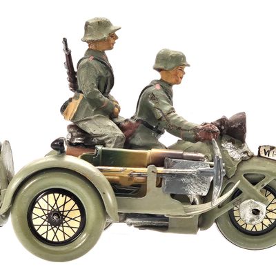 Sale Photo Thumbnail #13: (2) Elastolin/Lineol WWII German Soldiers & Motorcycle with Sidecar Cannon Gun