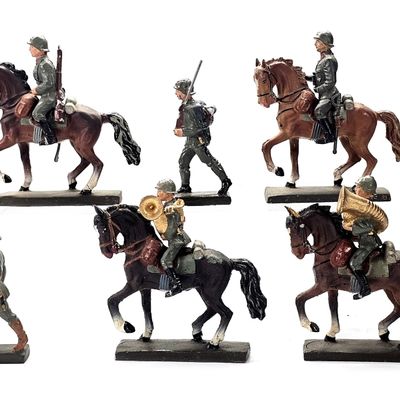 Sale Photo Thumbnail #168: (6) Lineol Italian Infantry, Cavalry & Mounted Band Figures