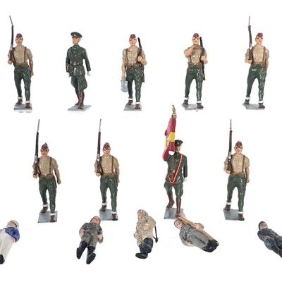Sale Photo Thumbnail #334: (14) Hiriart Lead Spanish Legion Figures & Military Pinback Figures