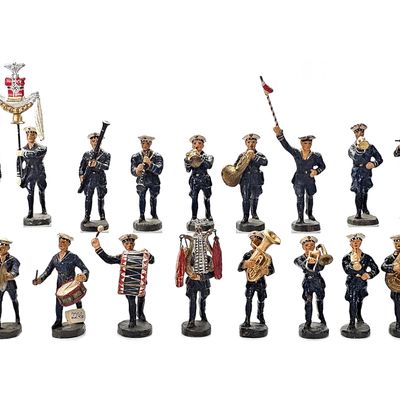 Sale Photo Thumbnail #173: (17) Elastolin German Kriegsmarine Military Band Figures-Winter