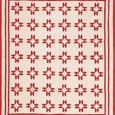 Antique American Pieced Quilt Textile, 19th century - 6 ft 2 in x 5 ft 4 in (1.88 m x 1.63 m)