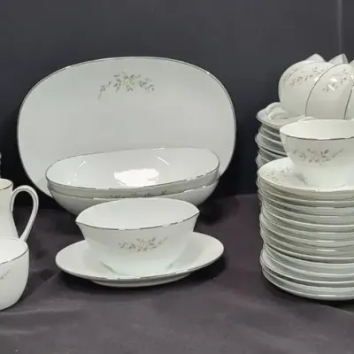  Vintage Noritake "Marietta" Porcelain Dinnerware Set (WH9)