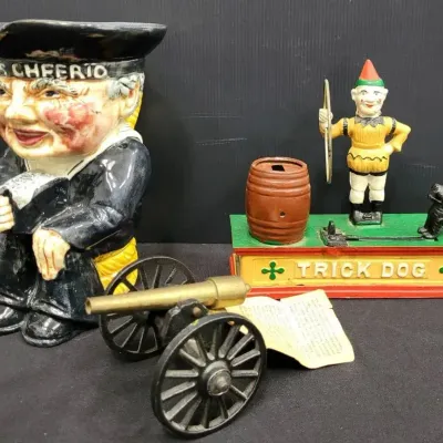 Vintage Collectibles (WH9)