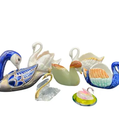Delicate Lot of 7 Swans