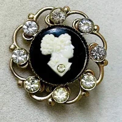 Vintage Cameo Brooch