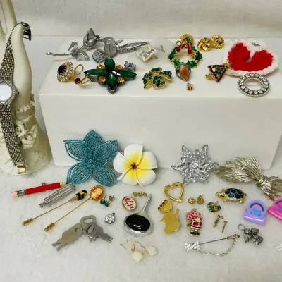 Vanity Finds From “BSK” “Sarah Coventry” and More