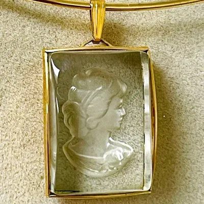 Glass Cameo Pendant 