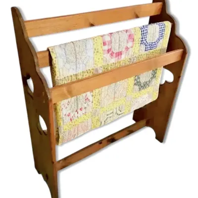 Country-Style Wooden Heart Quilt Rack w/ Hand-Sewn Quilt