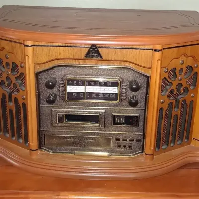 American Heritage Wooden Entertainment Center Turntable Radio Cassette CD Player