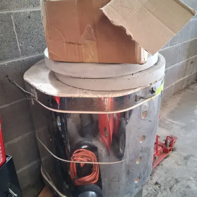 Large Pottery Kiln w/ Kiln Shelves, Accessories & Ceramic Molds