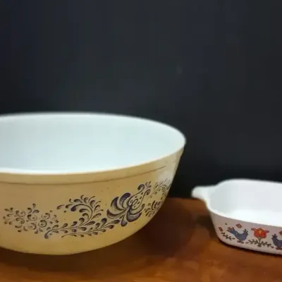 Vintage Pyrex Homestead Mixing Bowl & Corning Ware Country Festival Dish