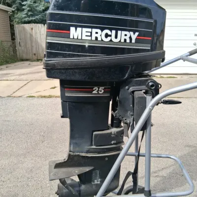 Mercury 25 HP Outboard Boat Motor w/ Rolling Stand