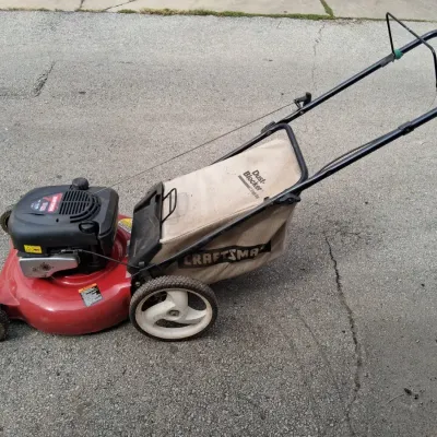 Craftsman 21" 6.25 HP Briggs & Stratton Gas Push Lawn Mower w/ Grass Bag
