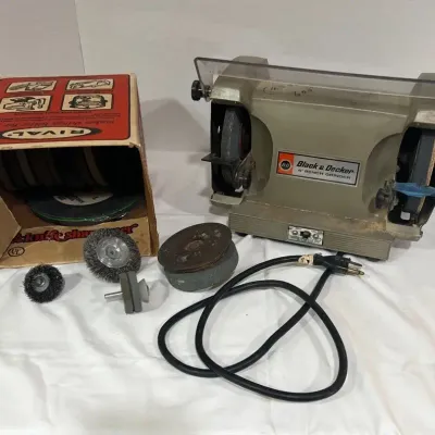 Black & Decker 6” Bench Grinder And Accessories 