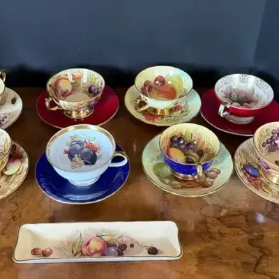 8 Aynsley Tea Cups & Saucers, Mint Tray